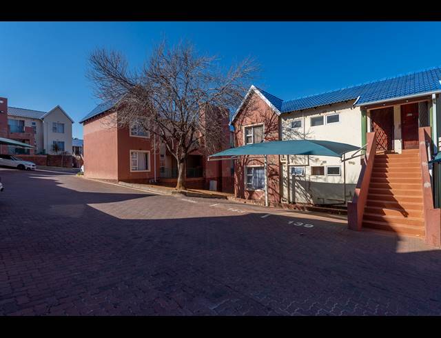 2 BEDROOM APARTMENT FOR SALE IN WINCHESTER HILLS